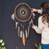 Atrapasueños bohemio para protección con plumas grandes y cristales curativos
